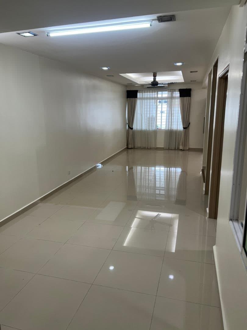 Roadside Taman Island Glades 2-Storey Terrace Fully Renovated 1611sf Greenlane
