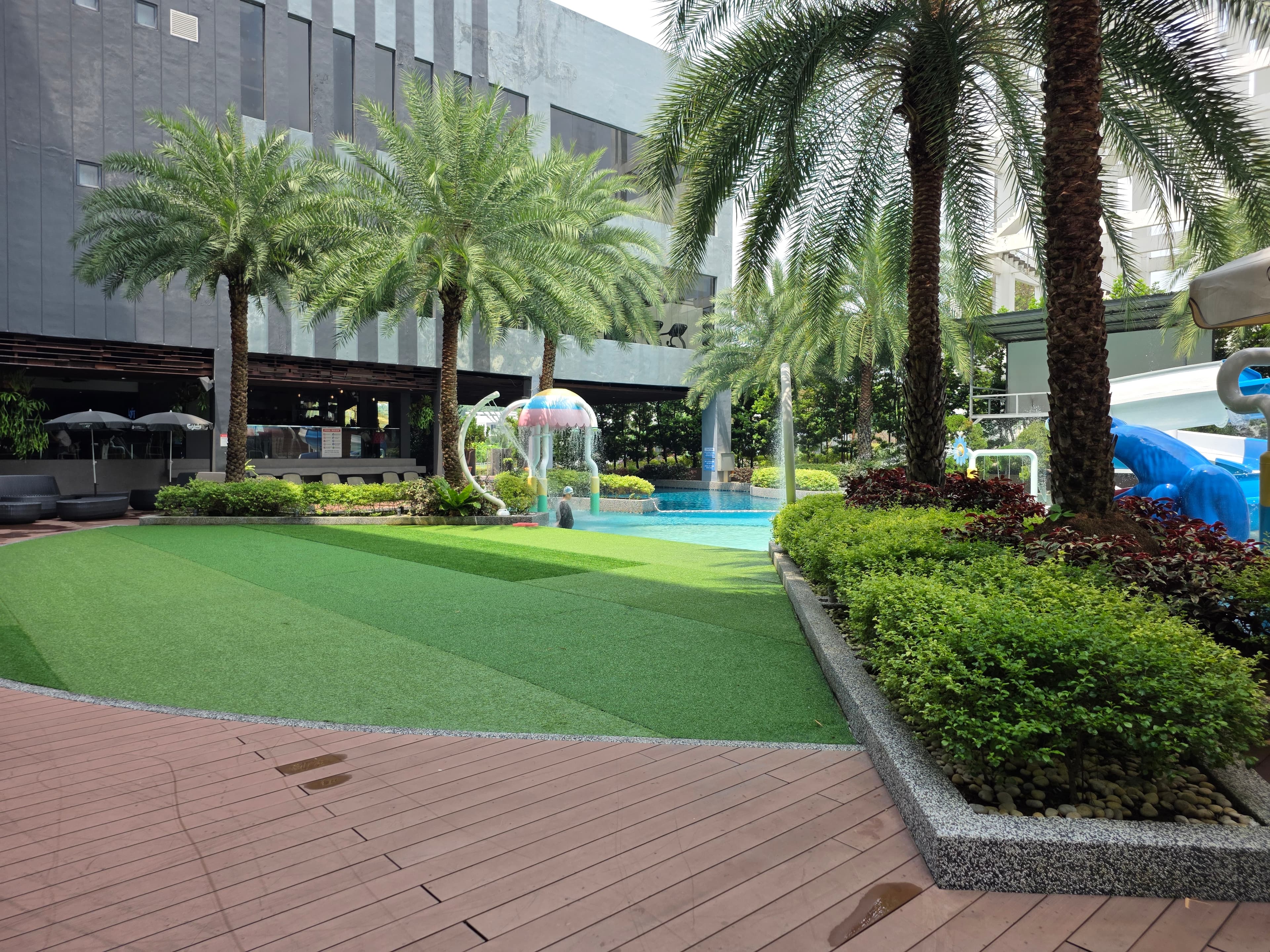 Vangohh Eminent Commercial photo 2