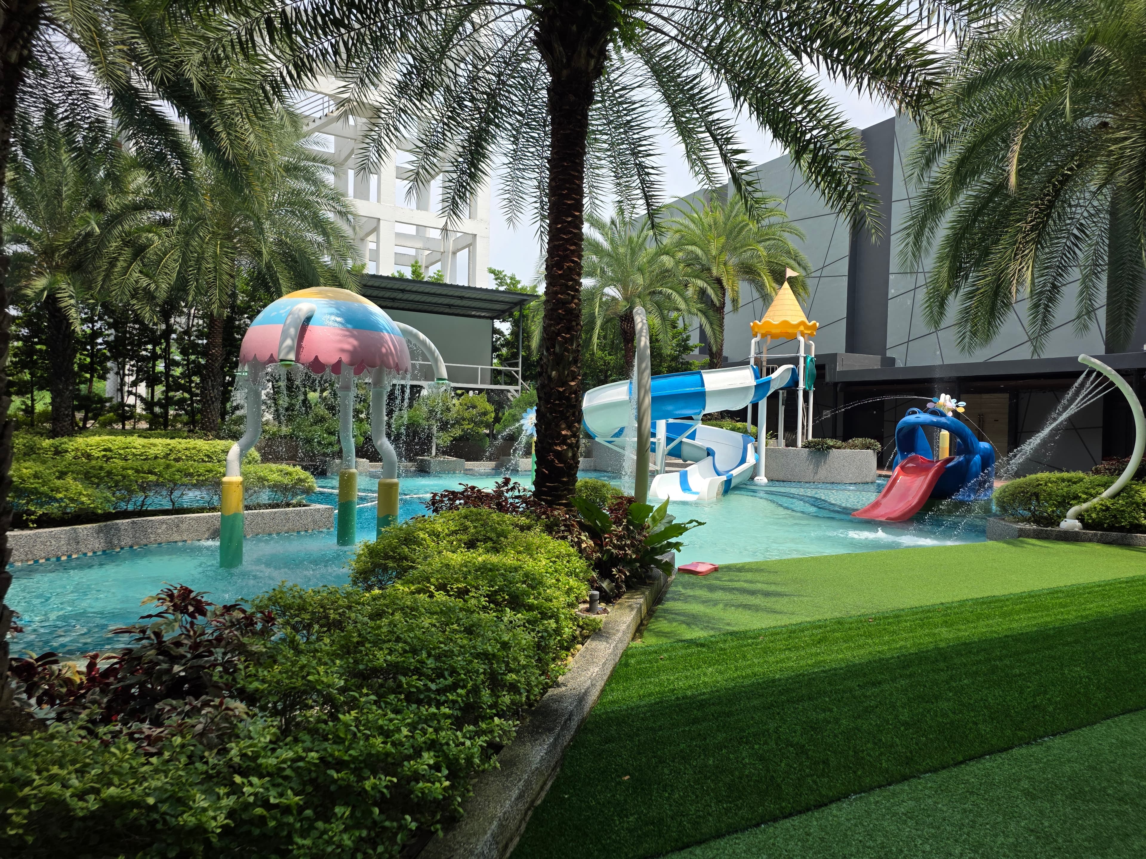 Vangohh Eminent Commercial thumbnail 6