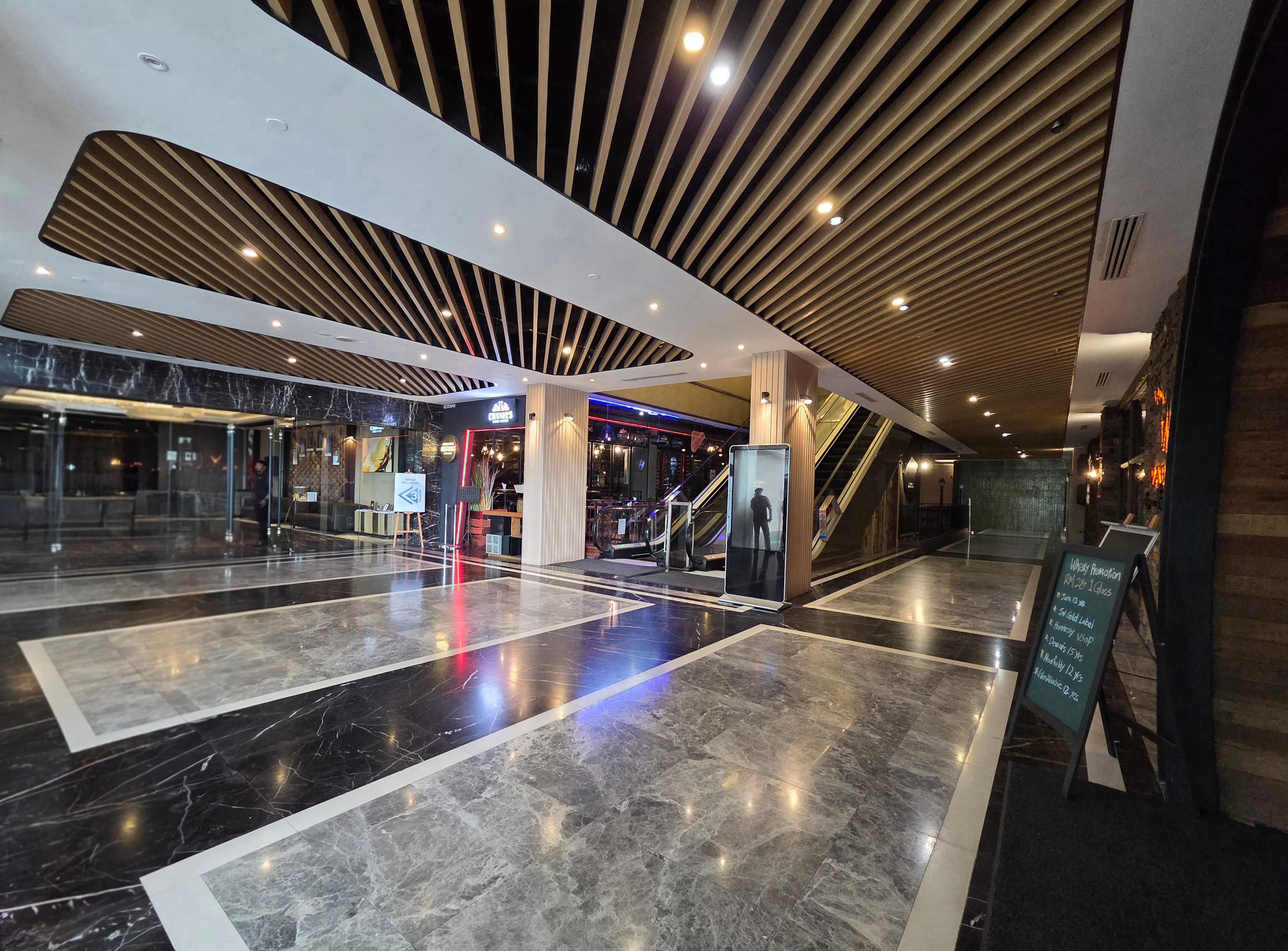 Vangohh Eminent Commercial thumbnail 7