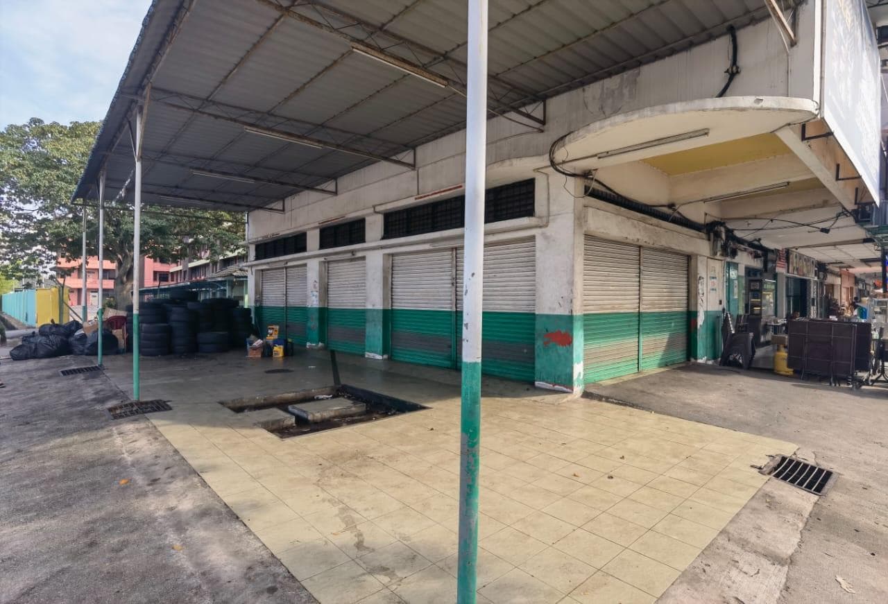 2 Storey Corner unit Shop Office for Rent